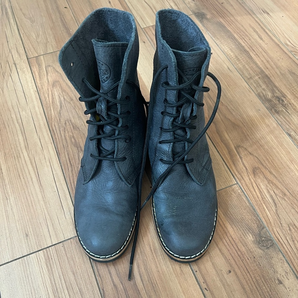 Roots leather boots
